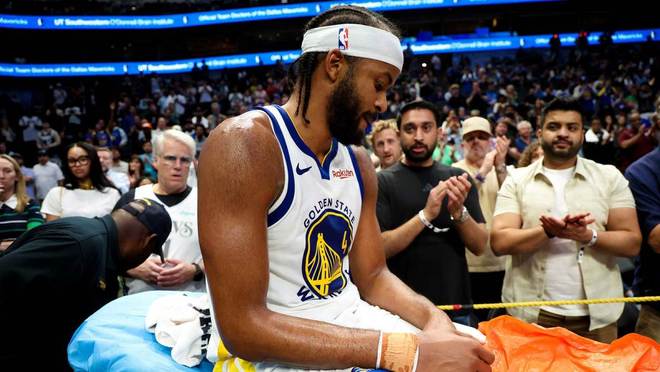 勇士队前锋摩西·穆迪遭遇非接触性膝伤 更衣室