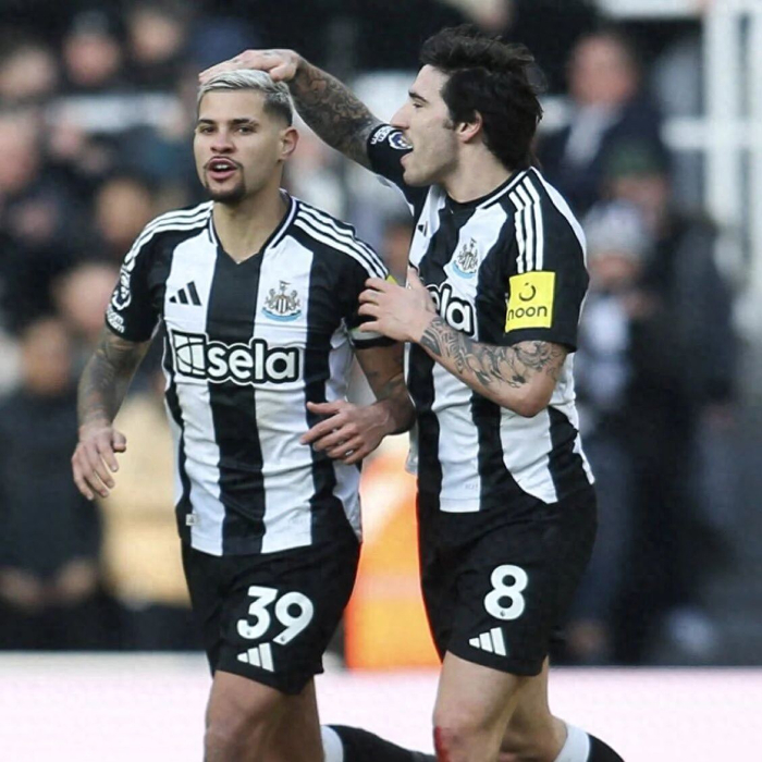 曼联夏窗瞄准纽卡斯尔双星吉马良斯引热议