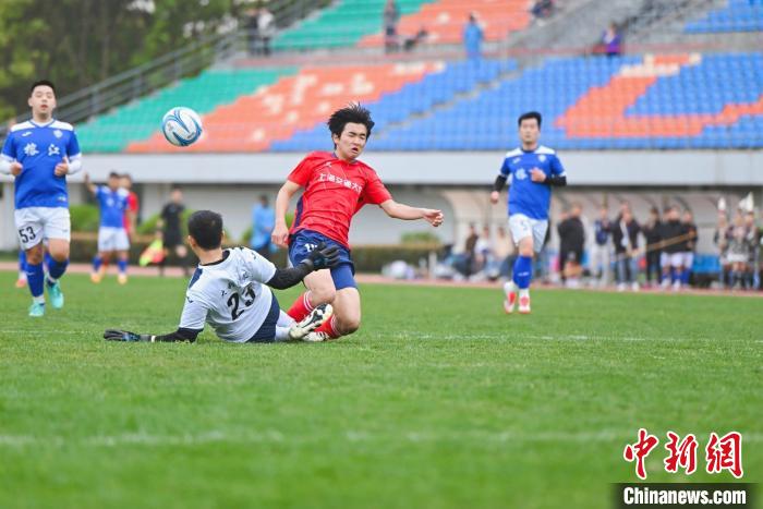 沪黔足球友谊赛点燃校园热情，文化交融共绘乡