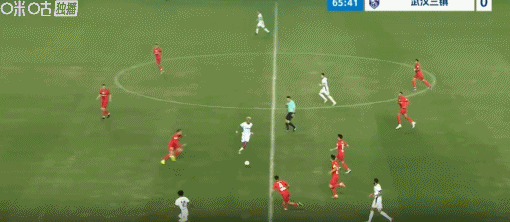 河南球员方镜淇手指错位坚持比赛 河南1-1战平武