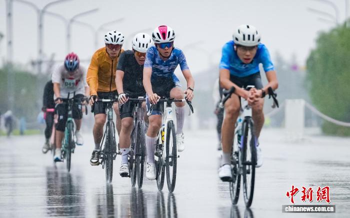 环咸阳湖自行车骑游大会落幕：800名骑手共同丈