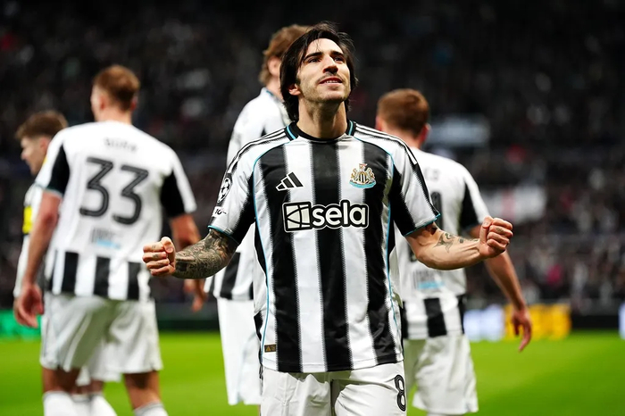 皇马瞄准恩佐引热议 罗德里或离队引关注