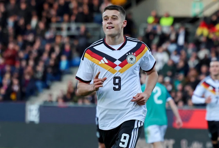 皇马瞄准恩佐引热议 罗德里或离队引关注