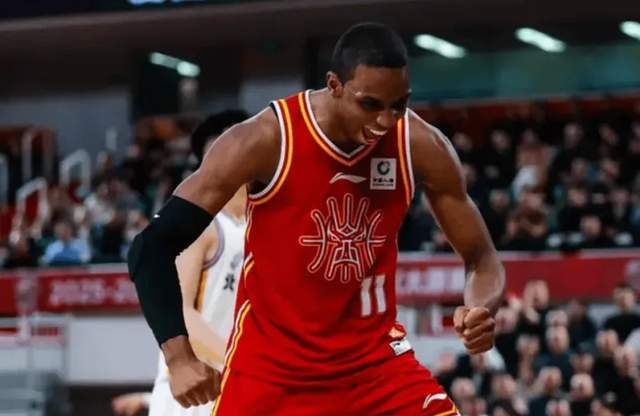 山西男篮惨败深圳 防守漏洞与战术失误成输球主