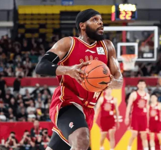 山西男篮惨败深圳 防守漏洞与战术失误成输球主