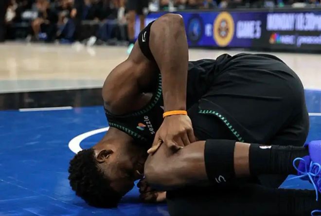 爱德华兹重伤引担忧 森林狼惨胜掘金系列赛前景